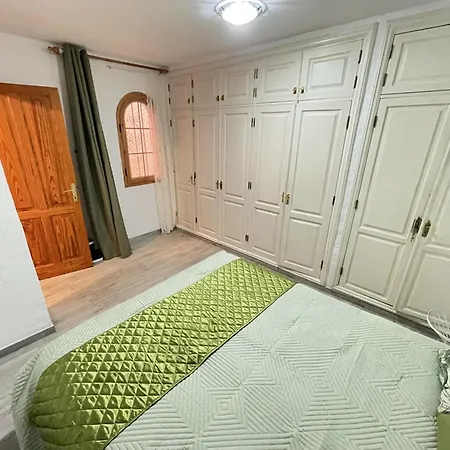 Appartamento 108 Parque Cristina, Ocean View, Heated Pool, Free Wi Fi *